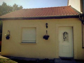 Charmant Gîte à Étain, Tout Inclus, Proche Verdun avec Terrasse et Parking - FR-1-585-3